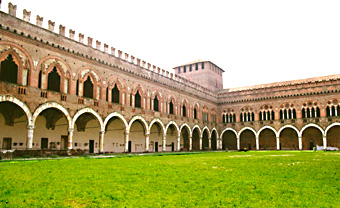 cortile Castello